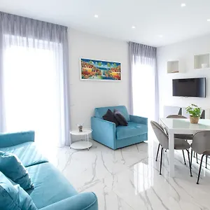https://leucosia-suites-appartamenti-di-charme-a-napoli.hotels-amalfi.com